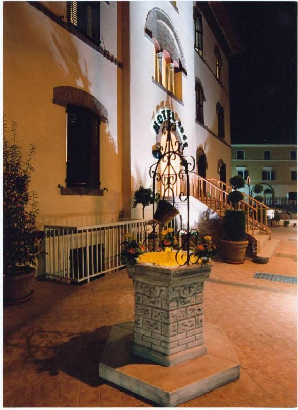 Hotel 2000 Fabriano Exterior photo