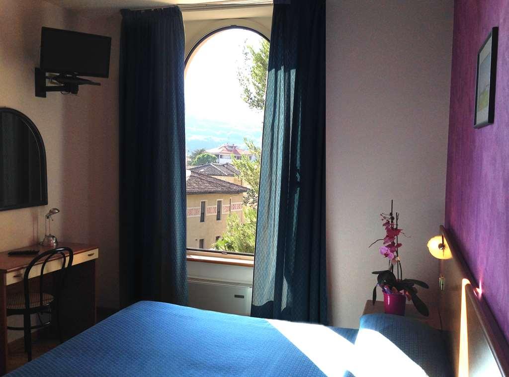 Hotel 2000 Fabriano Room photo