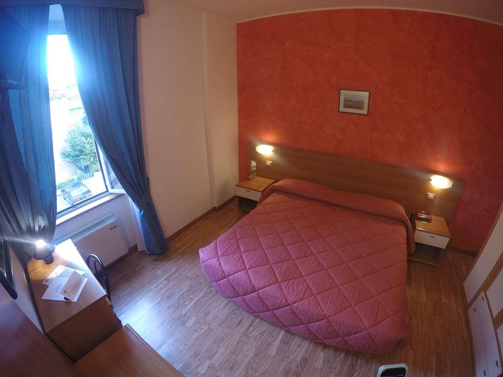 Hotel 2000 Fabriano Room photo